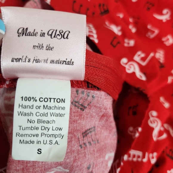 Red Circle Skirt Music Notes Size S Jazz Band Blues Artsy Singer Songwriter - Picture 10 of 10
